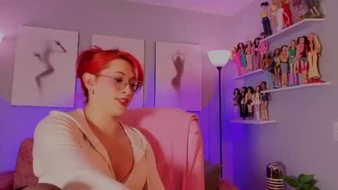 Snapshot of julianna_saenz chatting on June 21, 10:56 pm Juliana online show from June 21, 10:56 pm