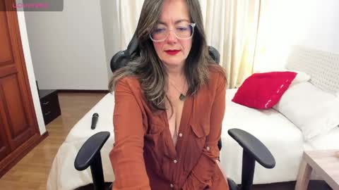Snapshot of juliannemore chatting on May 26, 12:50 am Fernanda online show from May 26, 12:50 am