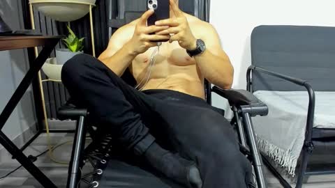 Julian online show from February 12, 11:44 pm