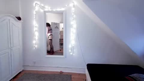 Snapshot of juliasometimes chatting on July 1, 7:46 pm juliasometimes online show from July 1, 7:46 pm