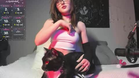 Snapshot of juliavangg_19 chatting on February 5, 2:27 am Julls online show from February 5, 2:27 am