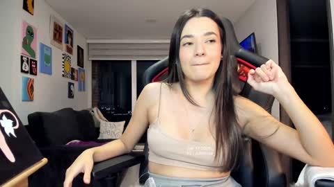 Snapshot of julidavila chatting on January 18, 4:04 am Jeimy Help me to reach 100 thumbs up online show from January 18, 4:04 am