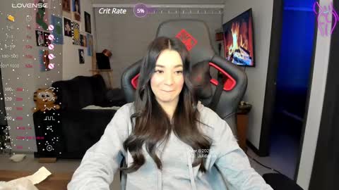 Snapshot of julidavila chatting on March 7, 4:24 am Jeimy Help me to reach 100 thumbs up online show from March 7, 4:24 am