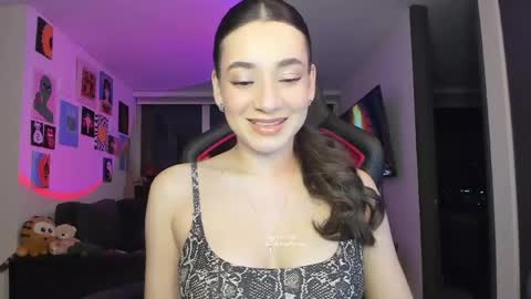 Snapshot of julidavila chatting on April 23, 12:23 am Jeimy Help me to reach 100 thumbs up online show from April 23, 12:23 am