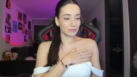 Snapshot of julidavila chatting on April 28, 1:59 am Jeimy Help me to reach 100 thumbs up online show from April 28, 1:59 am