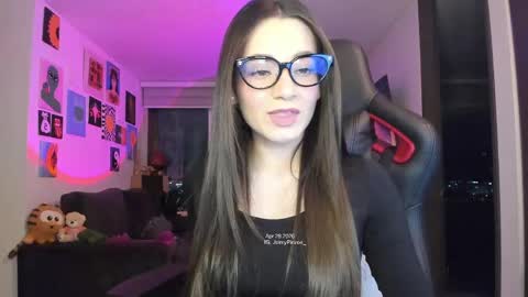 Snapshot of julidavila chatting on April 30, 12:39 am Jeimy Help me to reach 100 thumbs up online show from April 30, 12:39 am