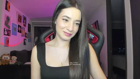 Snapshot of julidavila chatting on May 8, 12:49 am Jeimy Help me to reach 100 thumbs up online show from May 8, 12:49 am