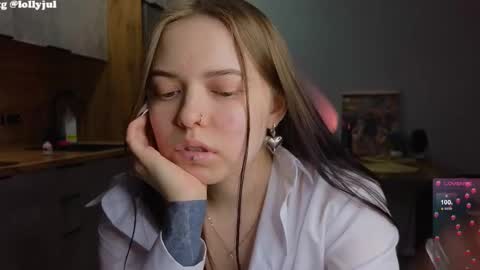 Snapshot of julidropp chatting on March 9, 1:56 am julidropp online show from March 9, 1:56 am