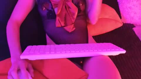 Julie-Game online show from December 4, 10:51 pm