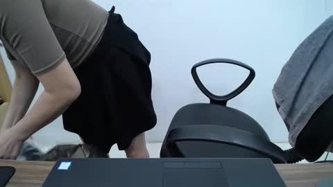 julie9x online show from November 17, 8:31 am