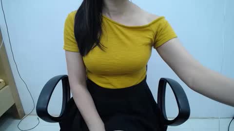 Snapshot of julie9x chatting on May 3, 9:10 pm julie9x online show from May 3, 9:10 pm