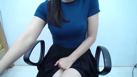 Snapshot of julie9x chatting on May 4, 10:39 pm julie9x online show from May 4, 10:39 pm