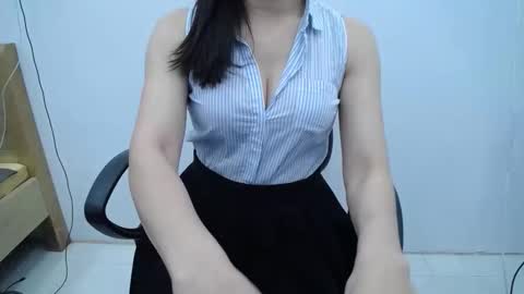 Snapshot of julie9x chatting on May 22, 10:04 pm julie9x online show from May 22, 10:04 pm