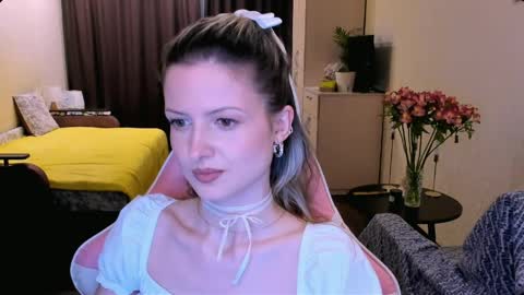 Julie online show from April 7, 3:12 pm