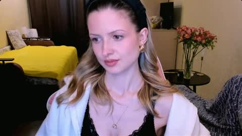 Julie online show from April 9, 1:49 pm