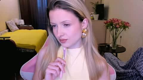 Julie online show from April 10, 8:19 am