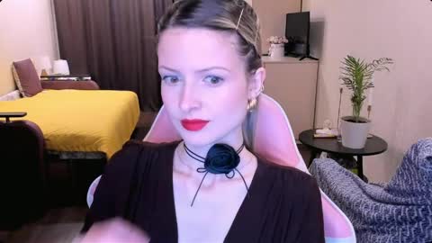 Julie online show from April 15, 3:19 pm