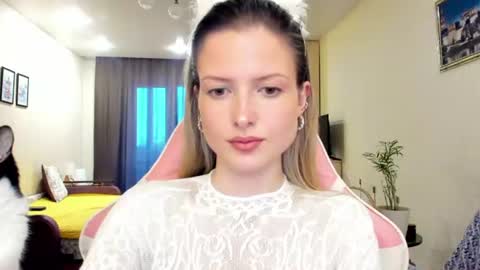 Snapshot of julie_flores chatting on June 18, 2:32 pm Julie online show from June 18, 2:32 pm