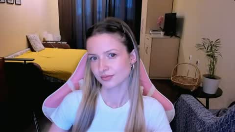 Snapshot of julie_flores chatting on July 1, 2:29 pm Julie online show from July 1, 2:29 pm