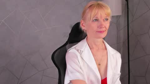 Julie Lucasss online show from May 15, 11:01 pm