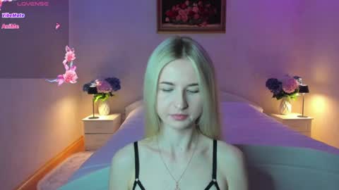 Snapshot of julieblazex chatting on June 19, 8:34 pm julieblazex online show from June 19, 8:34 pm