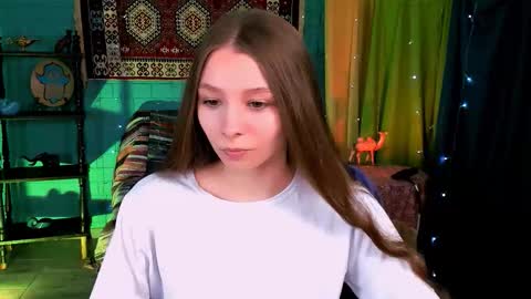 juliedaniel online show from March 27, 8:09 am