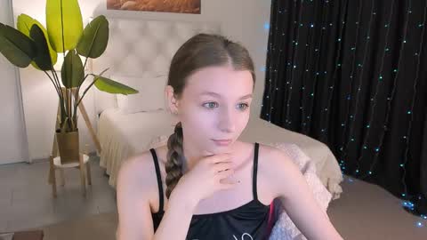 Snapshot of juliedaniel chatting on April 28, 4:17 am juliedaniel online show from April 28, 4:17 am