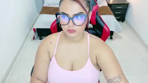 Snapshot of julieeta_castillo chatting on June 1, 7:48 pm julieta online show from June 1, 7:48 pm