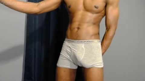 Snapshot of julienlongg chatting on May 12, 12:08 am Julien online show from May 12, 12:08 am