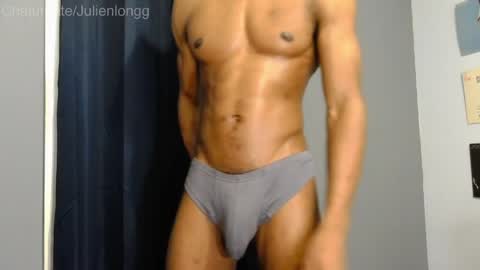 Snapshot of julienlongg chatting on May 14, 5:14 am Julien online show from May 14, 5:14 am