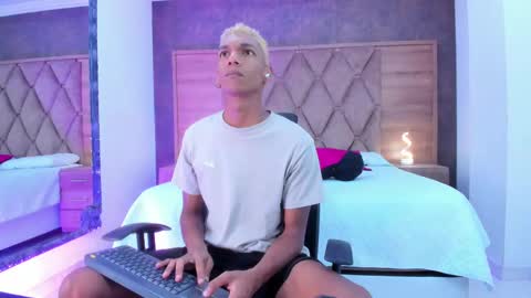 Julien online show from October 8, 12:03 pm