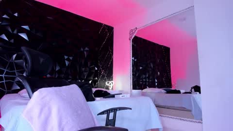 Julien online show from November 2, 12:40 pm