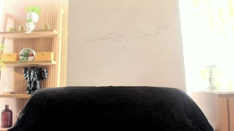 Snapshot of juliet_miller chatting on June 9, 3:18 am Juliet online show from June 9, 3:18 am