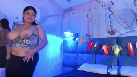 Snapshot of juliet_miller chatting on July 11, 4:04 am Juliet online show from July 11, 4:04 am
