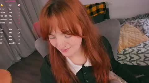 Snapshot of juliet_schoolgirl chatting on April 23, 8:00 pm Juliet online show from April 23, 8:00 pm