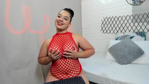 Snapshot of julieta_333 chatting on February 1, 12:47 pm julieta_333 online show from February 1, 12:47 pm