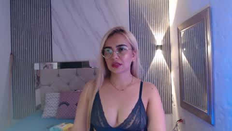 julieta__fox_ online show from March 27, 2:06 am