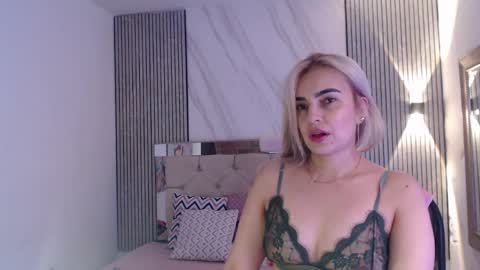 julieta__fox_ online show from April 5, 1:36 am