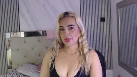julieta__fox_ online show from June 25, 3:49 pm
