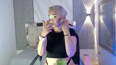 julieta__fox_ online show from July 11, 7:49 pm