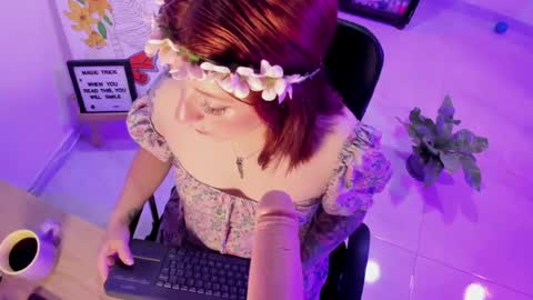 Snapshot of julieta_alves chatting on April 22, 11:12 am July online show from April 22, 11:12 am