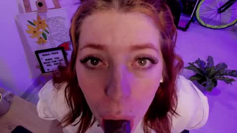 Snapshot of julieta_alves chatting on June 28, 9:32 pm July online show from June 28, 9:32 pm