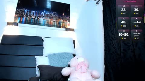 Snapshot of julieta_coopeer_ chatting on October 20, 10:59 am Julieta online show from October 20, 10:59 am