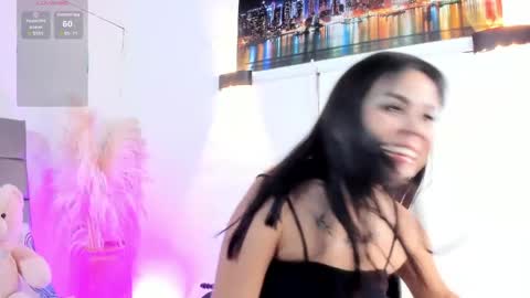 Snapshot of julieta_coopeer_ chatting on May 12, 10:45 am Julieta online show from May 12, 10:45 am