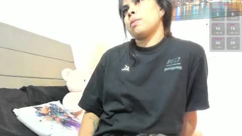 Snapshot of julieta_coopeer_ chatting on May 31, 10:33 am Julieta online show from May 31, 10:33 am