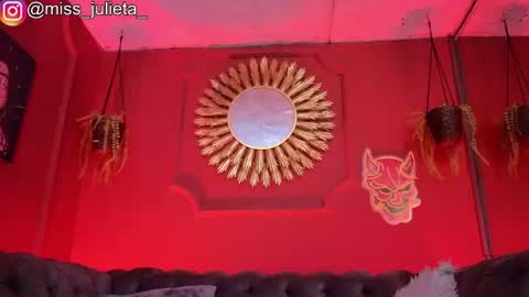 Snapshot of julieta_russell chatting on June 10, 11:42 am Julieta online show from June 10, 11:42 am