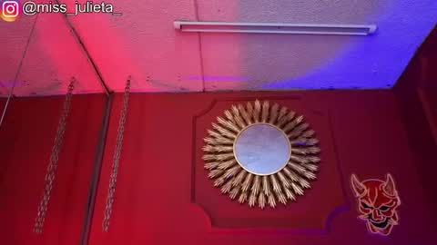 Snapshot of julieta_russell chatting on June 13, 12:36 pm Julieta online show from June 13, 12:36 pm