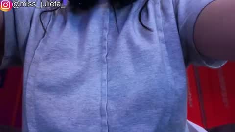 Snapshot of julieta_russell chatting on June 16, 12:41 pm Julieta online show from June 16, 12:41 pm