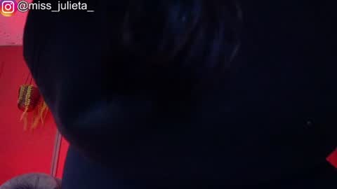 Snapshot of julieta_russell chatting on June 17, 12:18 pm Julieta online show from June 17, 12:18 pm