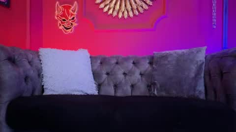 Snapshot of julieta_russell chatting on June 18, 11:58 am Julieta online show from June 18, 11:58 am